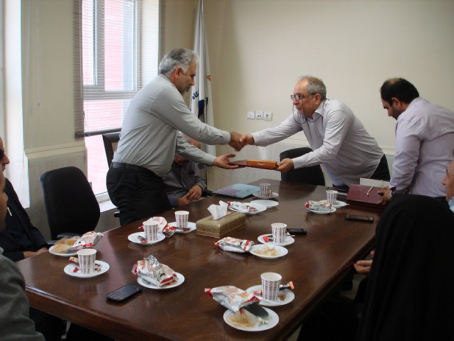 تقدیر از اساتید منتخب دانشگاه جامع علمی کاربردی استان خوزستان